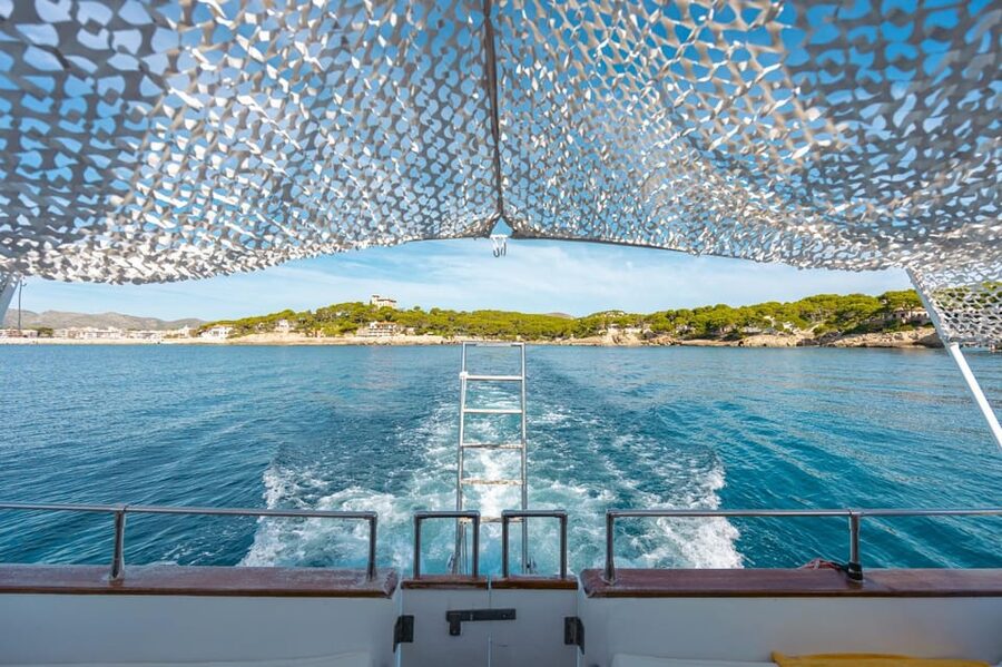 Excursión en barco por la tarde con bebidas y snacks - On-Board Snacks and Drinks That Actually Matter