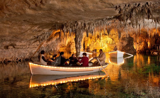 Explore Mallorca: Majorica Pearl Shop and Caves of Drach - What the bus day feels like: comfort, group size, and walking