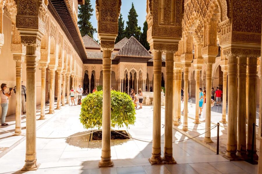 Fast-Track Alhambra & Nasrid Palaces Guided Tour - Who should book this Alhambra and Generalife fast-track tour