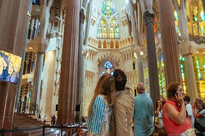 Fast Track Sagrada Familia Guided Tour - Inside the Basilica: What the Guide Helps You Notice
