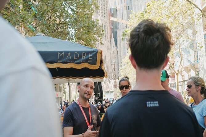 Fast Track Sagrada Familia Guided Tour - Guides, Headsets, and the Language Choice That Can Make or Break It