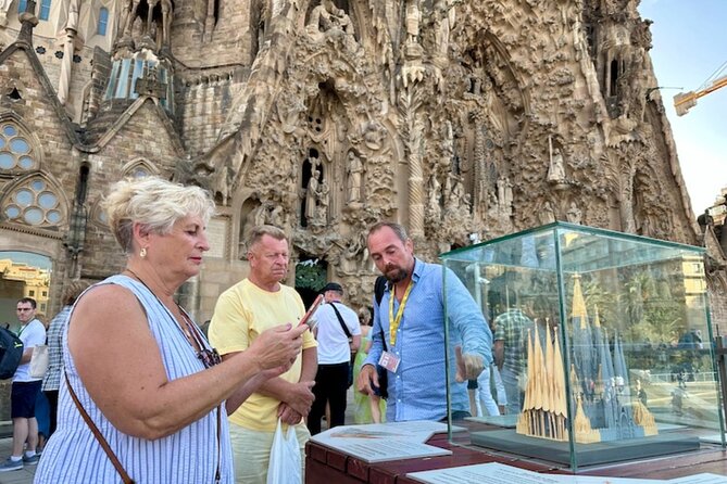 Fast Track Sagrada Familia Guided Tour - Meeting Point and Timing That Keeps You From Losing Minutes