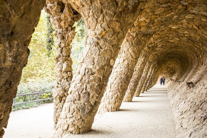 Fast Track Sagrada Familia & Park Guell the best of Gaudí - Casa Batlló from outside: why the quick stop still makes sense