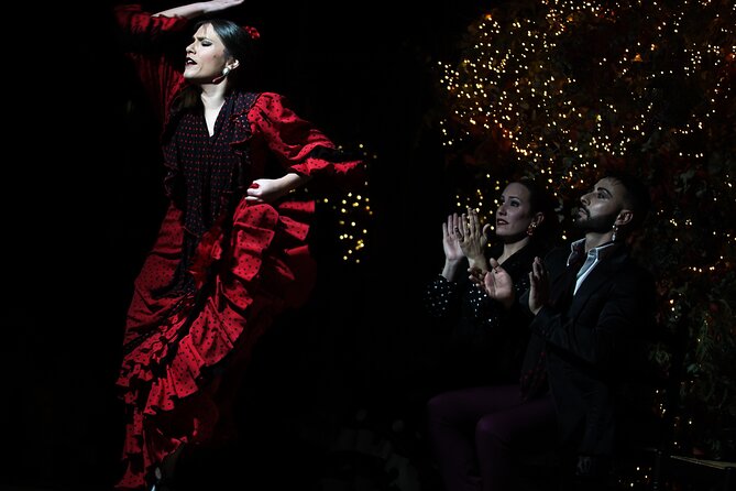 Flamenco Show at Torres Bermejas in Madrid - Drinks and dinner: wine timing, three menu styles, and what can go wrong