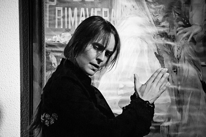Flamenco Show in Seville at Bar and Tapas - The Show Itself: Traditional Flamenco in an Intimate Setting
