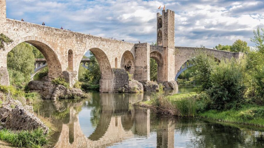 From Barcelona: Besalú & Medieval Towns Tour w/ Hotel Pickup - Hotel pickup and the 10-hour rhythm from Barcelona