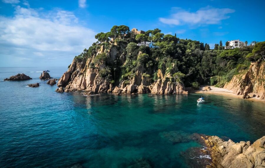 From Barcelona: Costa Brava Day Tour with Lunch - Lunch in a Family Restaurant: Catalan comfort food and drink