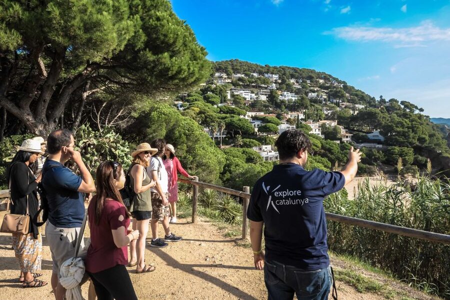 From Barcelona: Costa Brava Day Tour with Lunch - Tossa de Mar Old Town and the Lighthouse Walk
