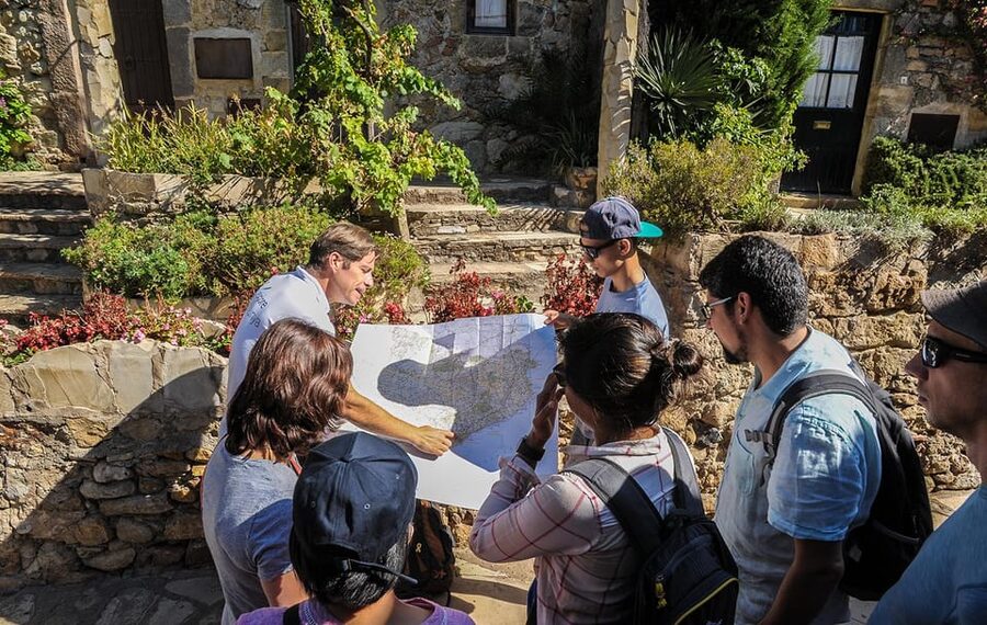 From Barcelona: Girona and Costa Brava Day Tour - What This Day Trip Feels Like: Guided Highlights With Breathing Room