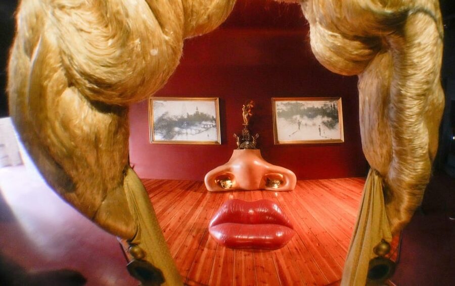 From Barcelona: Girona Guided Tour & Dalí Museum in Figueres - The Jewish Quarter: best-preserved for a reason