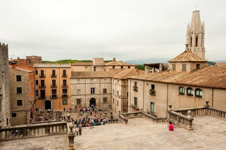 From Barcelona: Girona Guided Tour & Dalí Museum in Figueres - Figueres and the Dalí Theatre-Museum: why this building matters