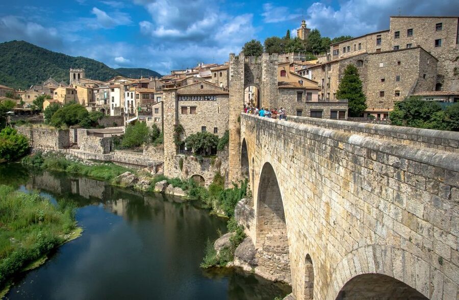 From Barcelona: Medieval Villages Day Tour - Castellfollit de la Roca: the tiny town on a basalt edge