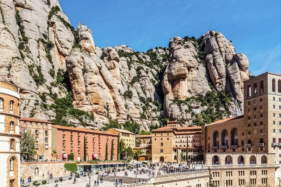From Barcelona: Montserrat Day Trip with Optional Tickets - Getting there from Estació Barcelona Nord, and what the timing means