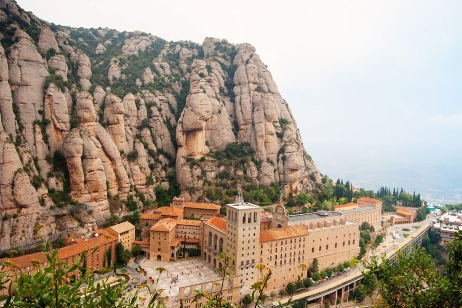 From Barcelona: Montserrat Tour, Rack Railway & Licor Taste - Logistics that can make or break your morning