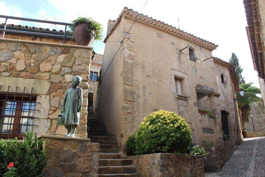 From Barcelona: Tossa de Mar Day Tour with Beach Time - Sa Roqueta and the fishing quarter: where Tossa feels lived-in