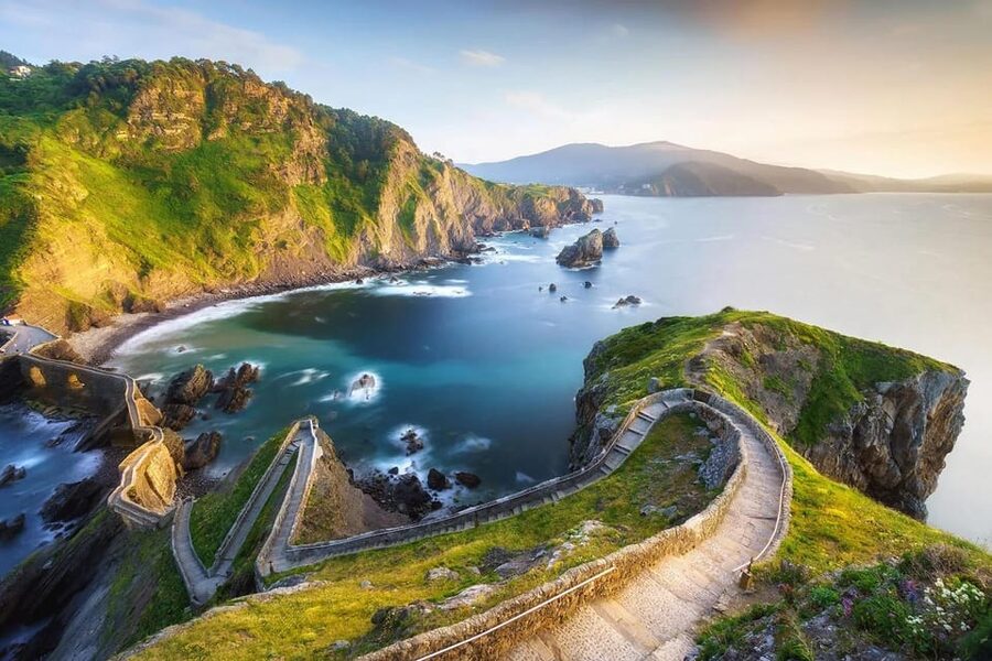 From Bilbao: Gaztelugatxe, Bermeo and Gernika Day Trip - The San Juan de Gaztelugatxe walk: steps, steep bits, and photo timing