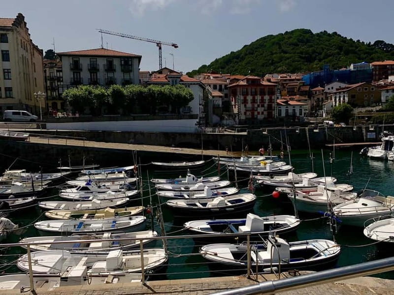 From Bilbao: Gaztelugatxe, Gernika, and Mundaka Group Tour - Mundaka and the Urdaibai Estuary: Surfer Modernity Meets Fishing Tradition