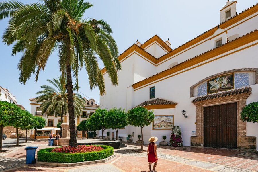 From Costa del Sol: Mijas, Marbella and Puerto Banús Tour - About the guides and why they matter more than you think