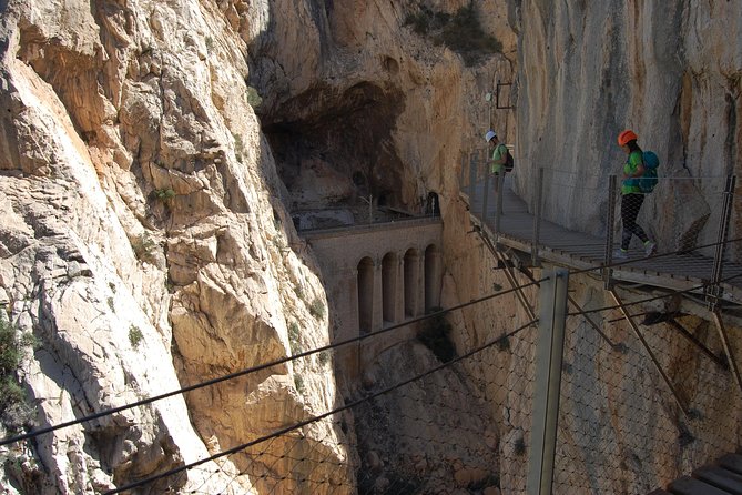 From El Chorro: Caminito del Rey - Meeting point at La Garganta, what happens before the walk