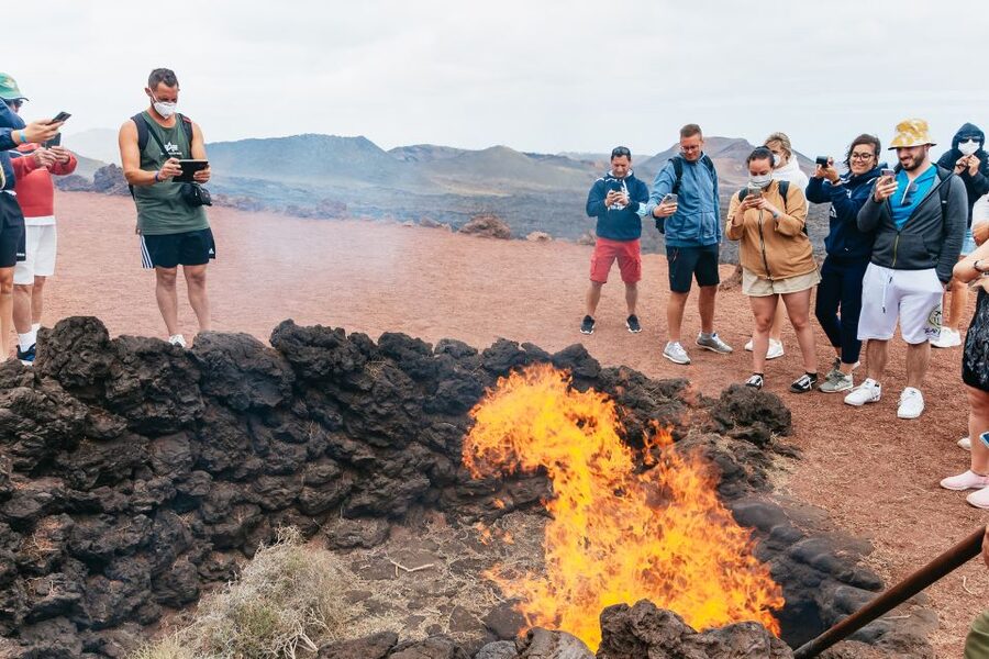 From Fuerteventura: Lanzarote Trip with Wine Tasting & Lunch - Transport and the 15-hour rhythm: what the day feels like