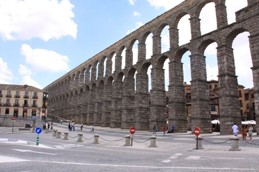 From Madrid: Avila and Segovia Full-Day Tour - Ávila Walls: the medieval ring you can feel