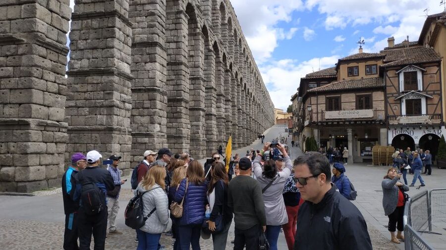 From Madrid: Ávila and Segovia Guided Day Trip - Alcázar Castle option: what the extra visit adds