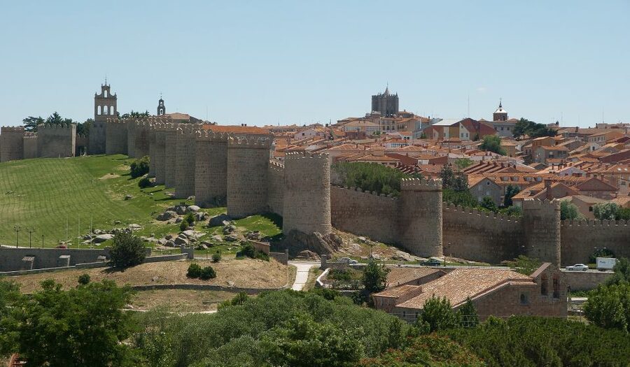 From Madrid: Ávila and Segovia Guided Day Trip - Bilingual guiding: how it affects what you hear and when