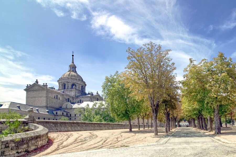From Madrid: El Escorial and Valley's Basilica Half Day Tour - From VPT Tours to El Escorial, what that first hour is for