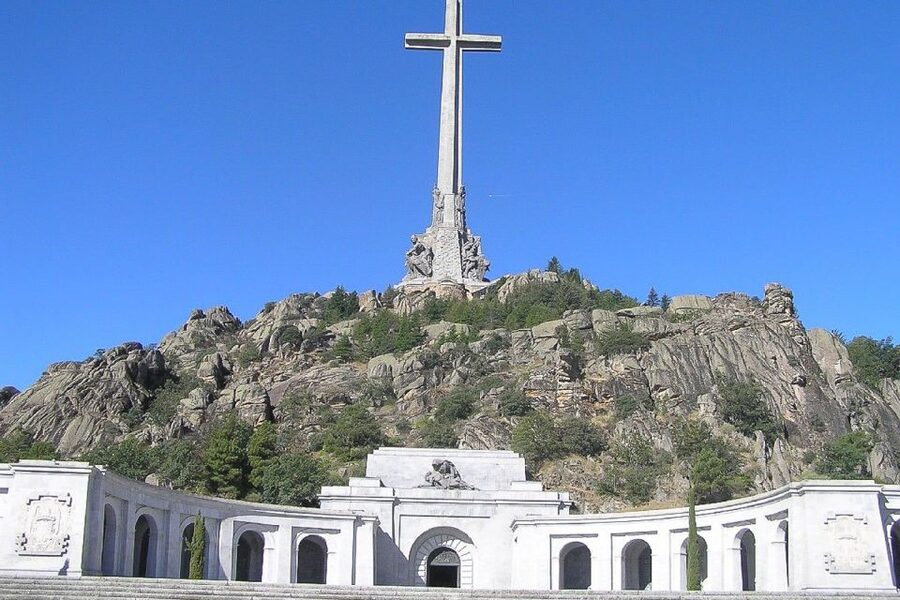 From Madrid: Escorial Monastery & Valley of the Fallen Trip - Getting to the meeting point and riding with the coach