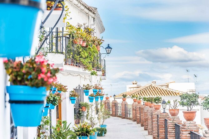 From Madrid: Gems of Andalusia 6-Day Sightseeing Tour - Madrid Departure Day: The Meeting Point and the Coach Reality