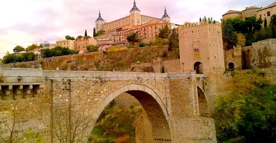 From Madrid: Guided Day Trip to Segovia and Toledo - Segovia’s Aqueduct and Plaza Mayor: the Roman icon that stays with you