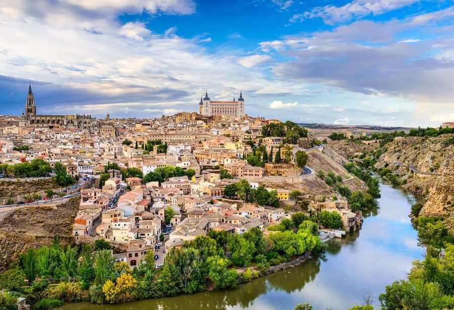 From Madrid: Guided Day Trip to Segovia and Toledo - Alcázar de Toledo and Mirador del Valle: Tagus views and the payoff moment