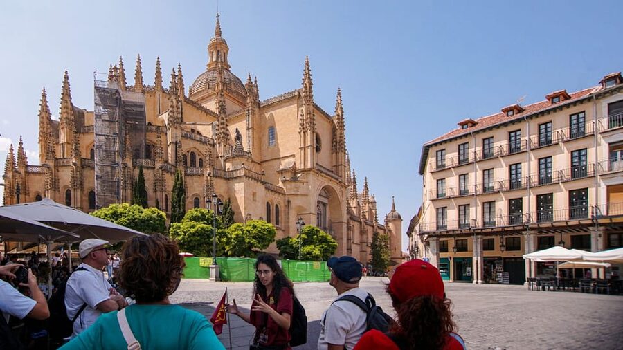 From Madrid: Guided Day Trip to Segovia, optional Alcázar - Guide Energy, Headsets, and the Bilingual Challenge