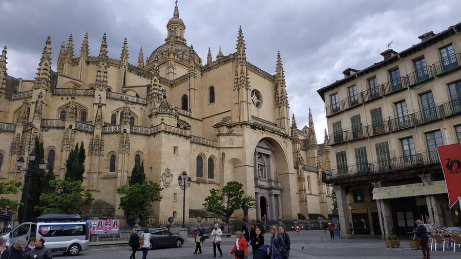 From Madrid: Half-Day or Full-Day Trip to Segovia - Group size, pace, and how to make the tour feel smooth