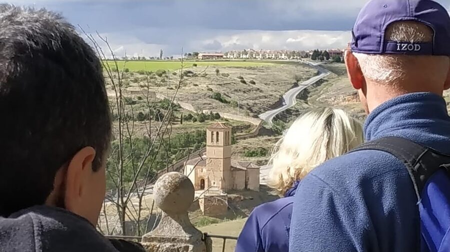 From Madrid: Half-Day or Full-Day Trip to Segovia - Plaza del Azoguejo and the Aqueduct of Segovia: the Roman flex