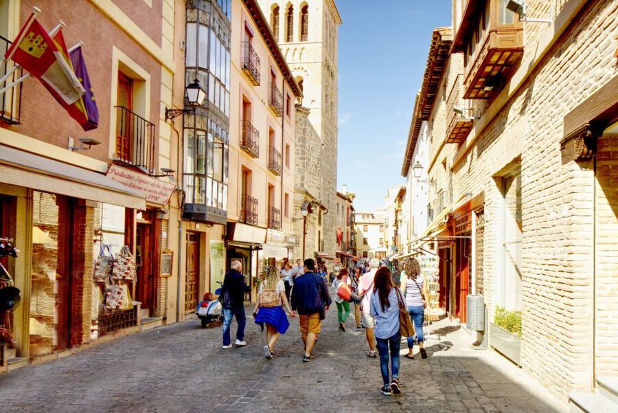 From Madrid: Toledo and Segovia Guided Day Trip - The workshop and craft stop at Damasquinados Suarez: cultural plus, time risk