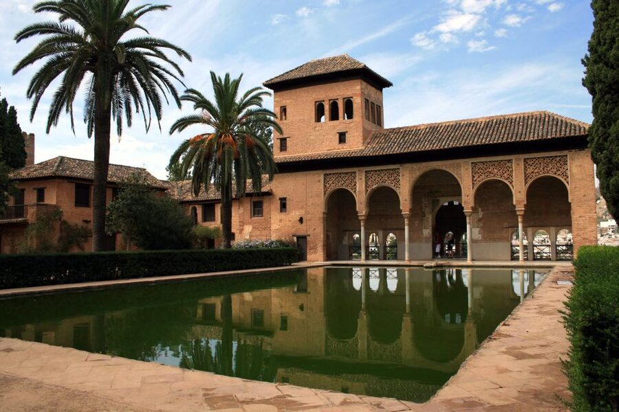 From Malaga: Alhambra Guided Tour with Entry Tickets - Languages, group style, and what you will actually hear