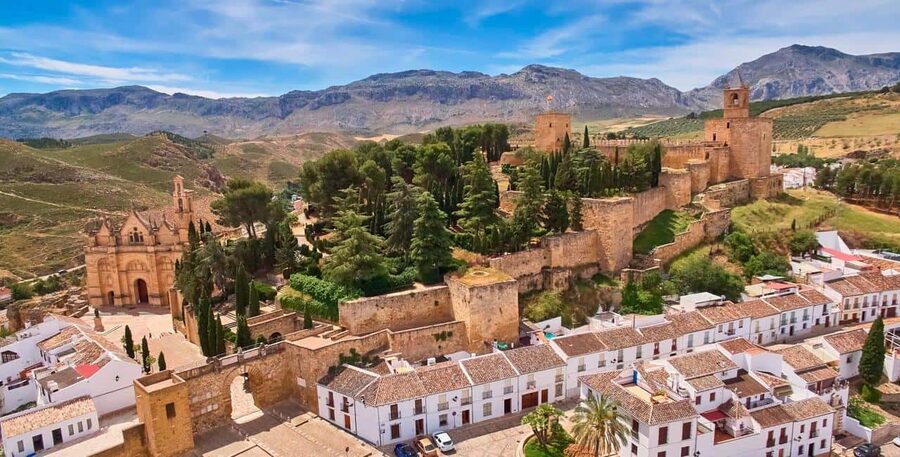 From Málaga: Caminito del Rey & Antequera: Dolmens and free time - Guides can make or break a big outdoor day