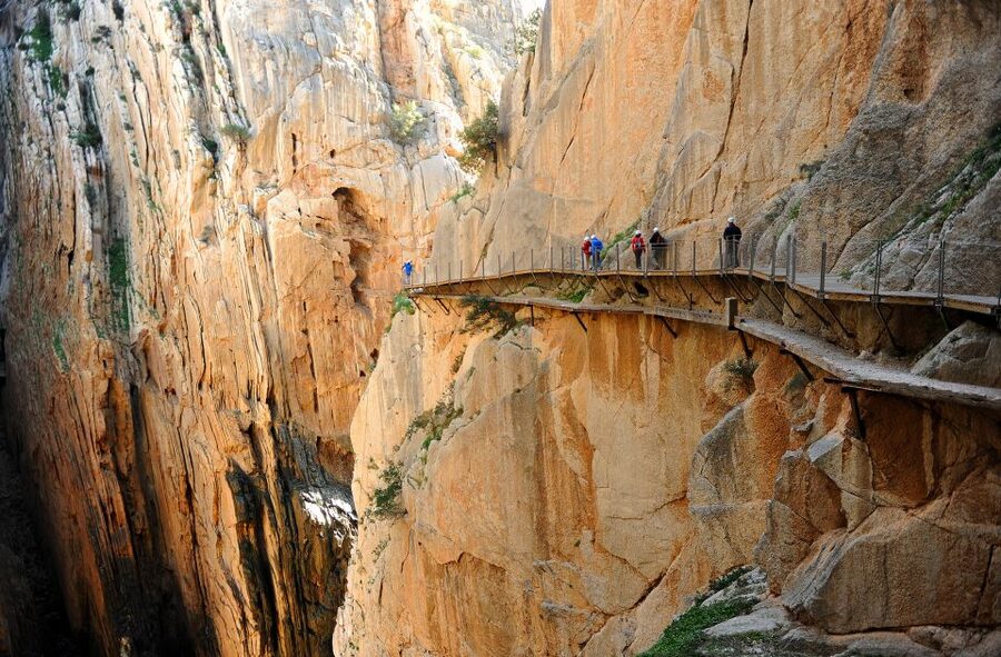 From Málaga: Caminito del Rey Small-Group Tour with Picnic - Walking the Caminito del Rey, What You Should Actually Expect
