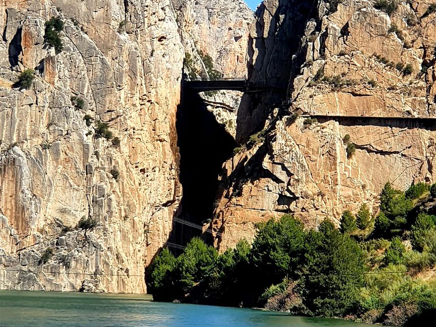 From Malaga: Caminito del Rey/White Village Tour & Tapas - Tapas brunch in Álora: what you should expect to eat