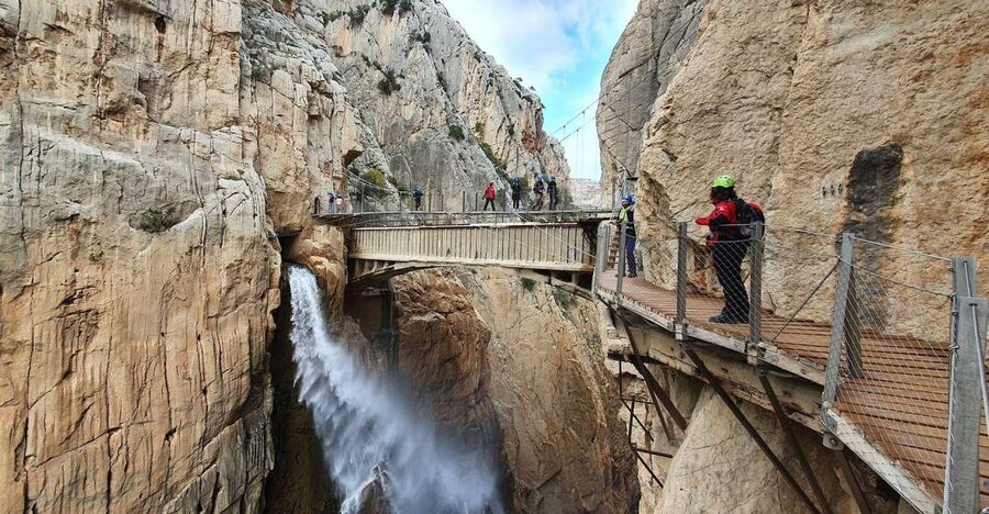 From Malaga: Caminito del Rey/White Village Tour & Tapas - Álora’s guided old town: more than a quick white-village photo stop