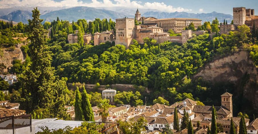From Malaga: Day Trip to Alhambra by Bus with Entry Tickets - Key points before you go