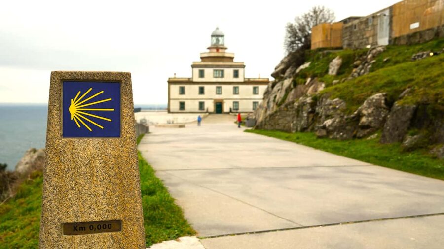 From Santiago: Finisterre, Muxia, Ézaro - 7 stops day tour - Muros first stop: a classic seaside break with real Galician charm
