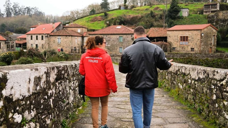 From Santiago: Finisterre, Muxia, Ézaro - 7 stops day tour - Live guide languages and audio support: how the day stays understandable