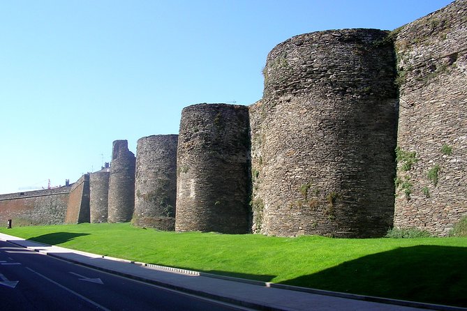 From Santiago: Lugo & Cathedrals Beach Guided Excursion - Walking the Muralla Romana de Lugo like you mean it