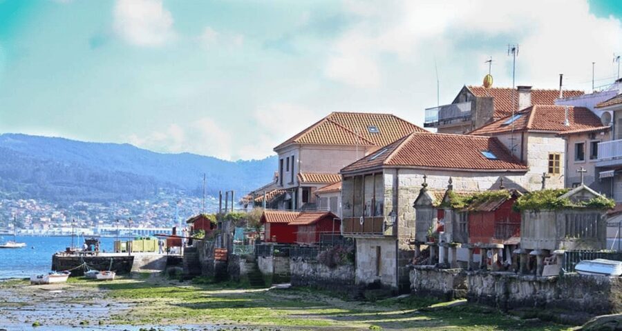 From Santiago: Rías Baixas Galicia Seafood & Wine Day Tour - Why the Rías Baixas day trip works so well from Santiago