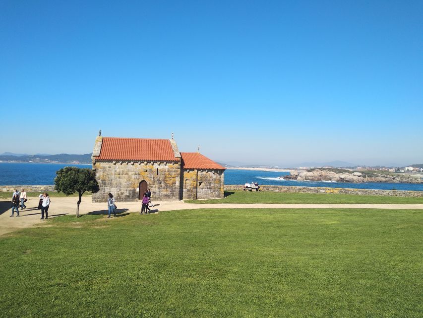 From Santiago: Rías Baixas Galicia Seafood & Wine Day Tour - Combarro guided village walk: cobbles, bars, and character