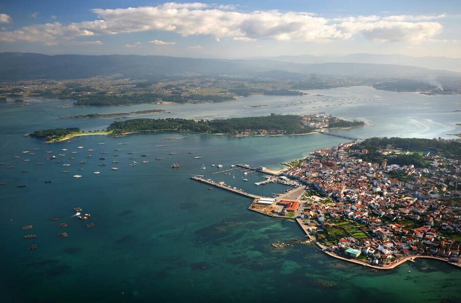 From Santiago: Tour to Rias Baixas with Boat Trip and Winery - Illa da Toxa: soap factory history and a chapel under shells