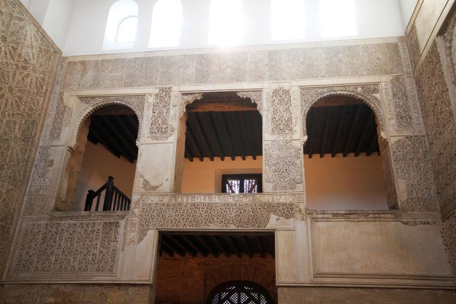 From Seville: Córdoba and Mosque Cathedral Full-Day Tour - Priority Entrance at the Mezquita-Catedral: Red-and-White Arches and Golden Mosaics