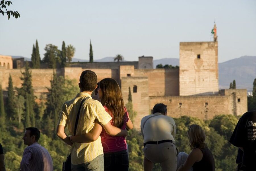 From Seville: Granada Day Trip with Alhambra and Albaicín - Alhambra time: palaces, Alcazaba, Generalife, and Charles V